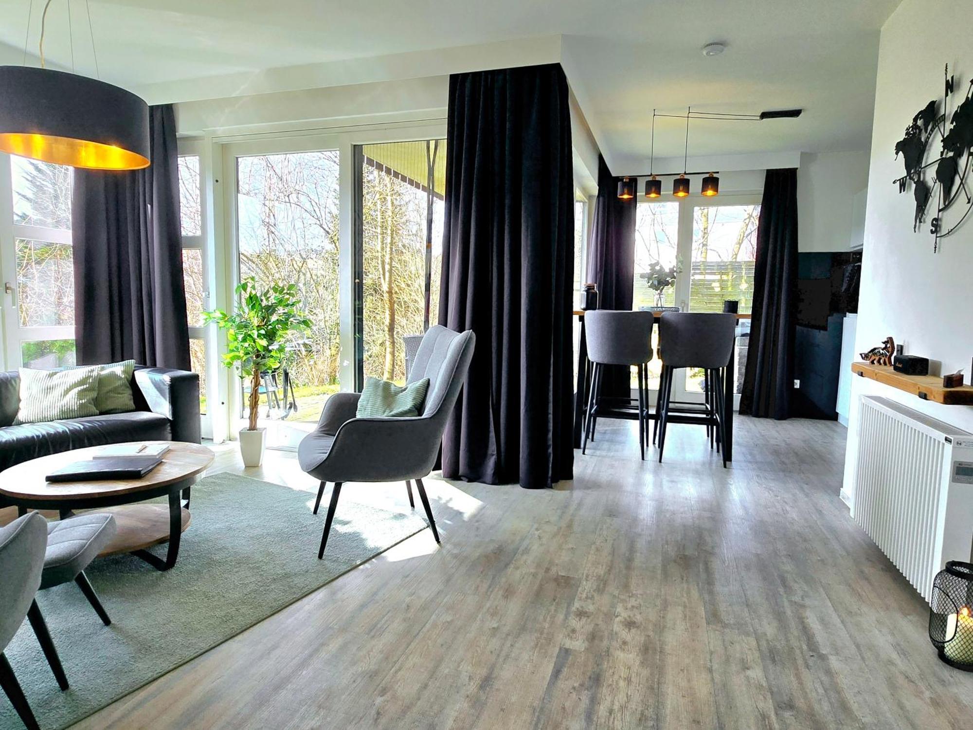 Ferienwohnung Fuchsbau Mit Kamin & Terrasse & Hunde Winterberg Exterior photo